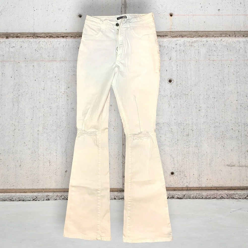 Fashion Nova white flare jean - Picture 3 of 6